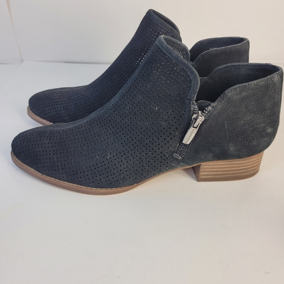 Vince Camuto ankle boots size 10M - Picture 7 of 11
